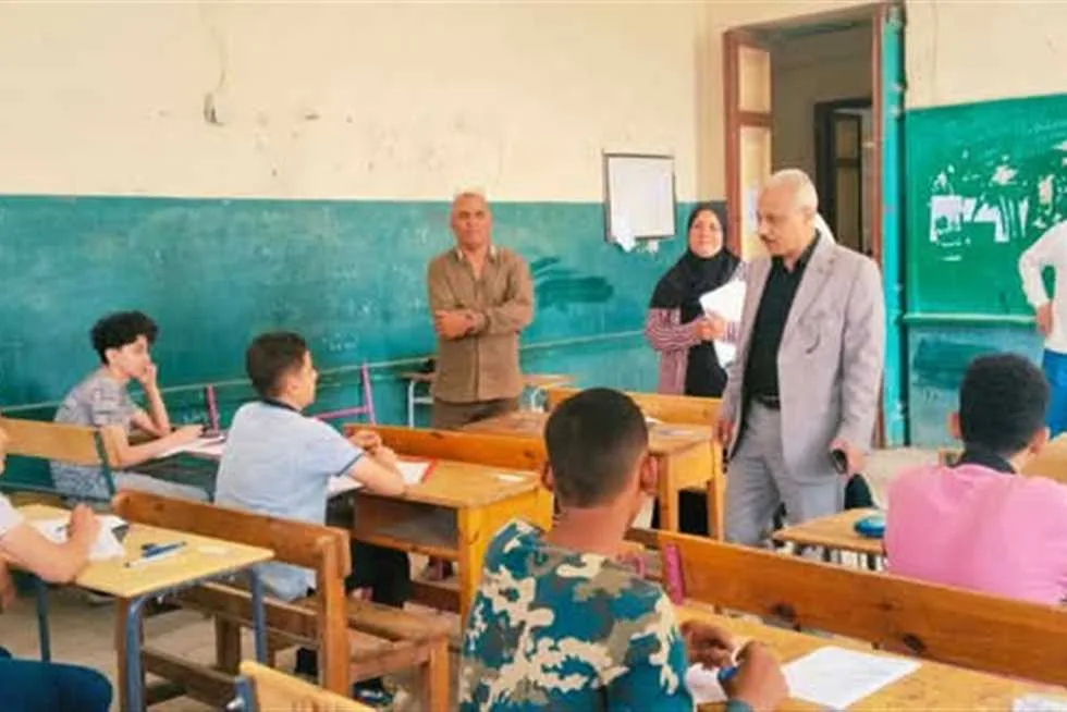 اليوم، طلاب مدرسة الإعدادية بالبحر الأحمر يختتمون امتحاناتهم في مادة العلوم. اليوم، طلاب مدرسة الإعدادية بالبحر الأحمر يختتمون امتحاناتهم في مادة العلوم.