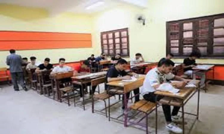 امتحانات الثانوية العامة هذا العام تحمل طابعاً مميزاً ويتعين تجنب الأخطاء تماماً. امتحانات الثانوية العامة هذا العام تحمل طابعاً مميزاً ويتعين تجنب الأخطاء تماماً.