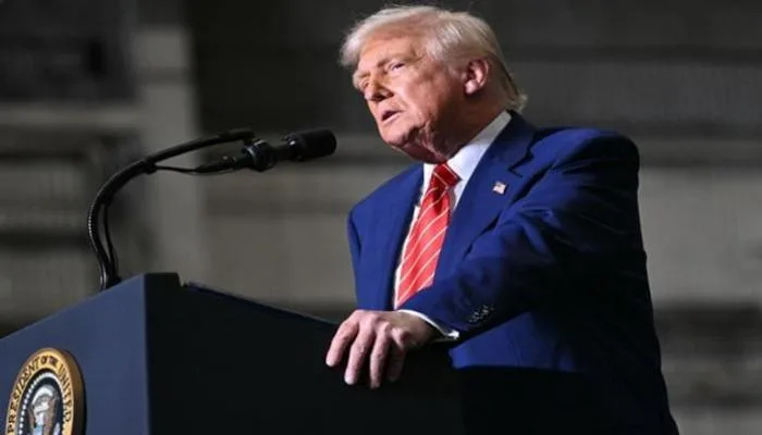 انتصار مؤقت لترامب: المحكمة تقرر استمرار الرسوم أثناء النظر في الطعون انتصار مؤقت لترامب: المحكمة تقرر استمرار الرسوم أثناء النظر في الطعون