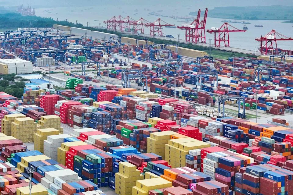 انخفاض استيرادات الولايات المتحدة في مايو نتيجة لفرض رسوم جمركية بنسبة 145% على الصين انخفاض استيرادات الولايات المتحدة في مايو نتيجة لفرض رسوم جمركية بنسبة 145% على الصين