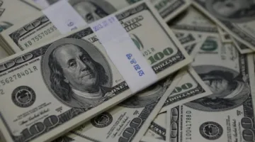 انخفاض سعر الدولار اليوم الإثنين خلال منتصف التداولات.. العملة الأمريكية تسجل تراجعاً ملحوظاً