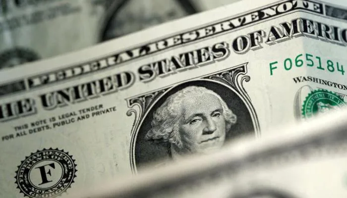 انخفاض سعر الدولار في ظل بيانات اقتصادية ضعيفة واستمرار الغموض التجاري انخفاض سعر الدولار في ظل بيانات اقتصادية ضعيفة واستمرار الغموض التجاري