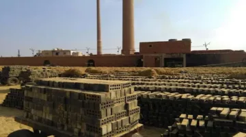 انهيار مئذنة مصنع الطوب في الجيزة… جهود البحث عن مفقودين تحت الركام
