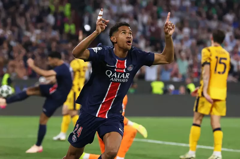 باتو في الصدارة.. مايولو يدخل قائمة أصغر الهدافين في تاريخ كأس العالم للأندية باتو في الصدارة.. مايولو يدخل قائمة أصغر الهدافين في تاريخ كأس العالم للأندية