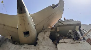باحثون يستقصون عن دلائل وضحايا إضافيين في موقع حادث الطائرة الهندية