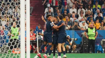 باريس سان جيرمان يحقق لقب دوري أبطال أوروبا بفوز تاريخي بخمسة أهداف.