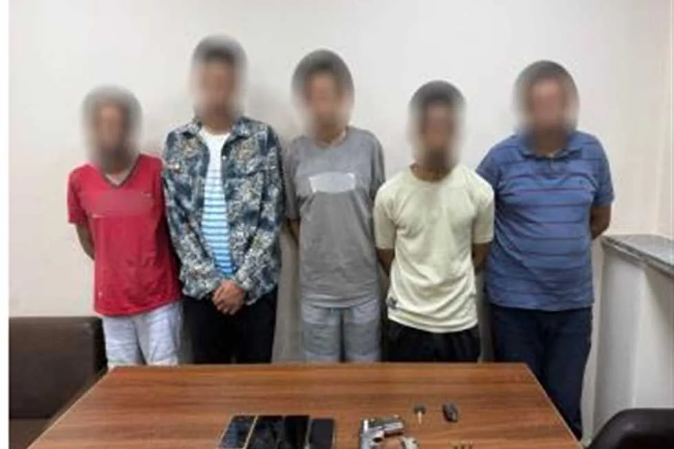 باستخدام ميكروباص وسيارة خاصة: الداخلية توضح تفاصيل حادثة سرقة أموال وسلاح من مواطن في الشيخ زايد باستخدام ميكروباص وسيارة خاصة: الداخلية توضح تفاصيل حادثة سرقة أموال وسلاح من مواطن في الشيخ زايد