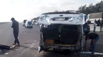 بالأسماء: وفاة وإصابة 10 آخرين نتيجة انقلاب ميكروباص على الطريق الصحراوي بالبحيرة