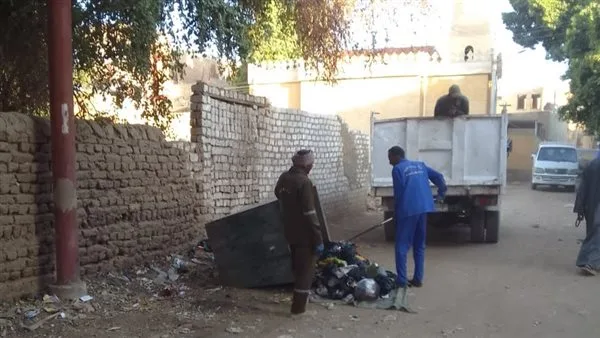 بالصور.. جهود واسعة لإزالة الأتربة المتجمعة على جوانب الطرق في الأقصر بالصور.. جهود واسعة لإزالة الأتربة المتجمعة على جوانب الطرق في الأقصر