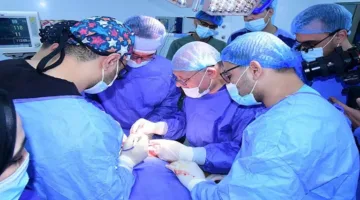 بالصور.. رئيس جامعة سوهاج ينجز عملية جراحية معقدة استمرت 5 ساعات