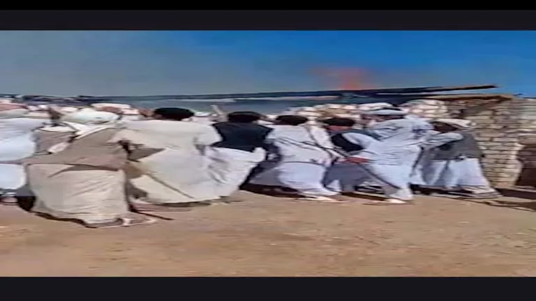 بالصور – سكان قرية في أسوان يقيمون ب demolishing مركز لتجارة المخدرات ويشعلون فيه النار بالصور – سكان قرية في أسوان يقيمون ب demolishing مركز لتجارة المخدرات ويشعلون فيه النار