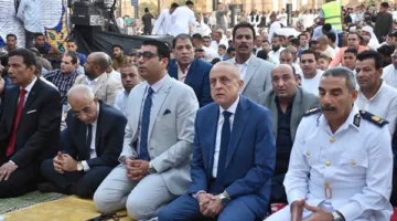 بالصور.. «محافظ الأقصر» يشارك المصلين في صلاة عيد الأضحى وسط حشود كبيرة