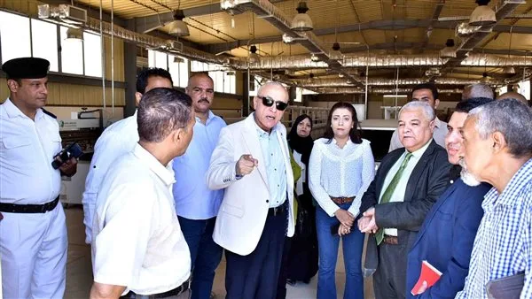 بالصور.. “محافظ الأقصر” يقوم بزيارة لمصنع لمبات الـ LED في مدرسة العديسات الثانوية بالطود بالصور.. “محافظ الأقصر” يقوم بزيارة لمصنع لمبات الـ LED في مدرسة العديسات الثانوية بالطود