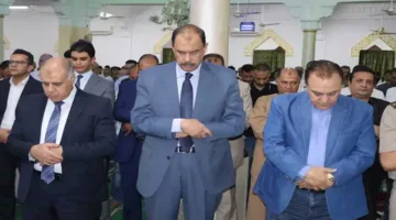 بالصور – محافظ سوهاج يهنئ المواطنين بعيد الأضحى في مسجد الشرطة