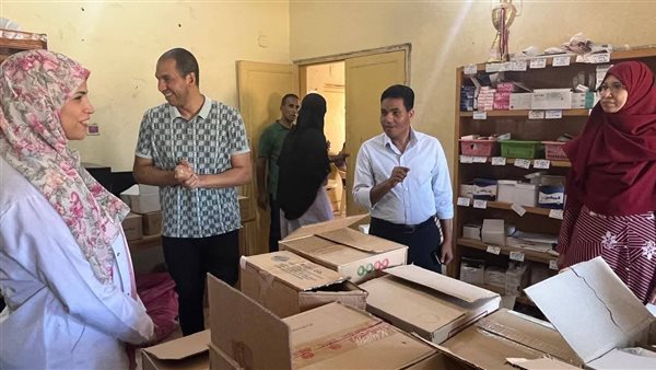 بالصور.. وكيل وزارة الصحة في الأقصر يزور القافلة العلاجية لمتابعة سير العمل الطبي