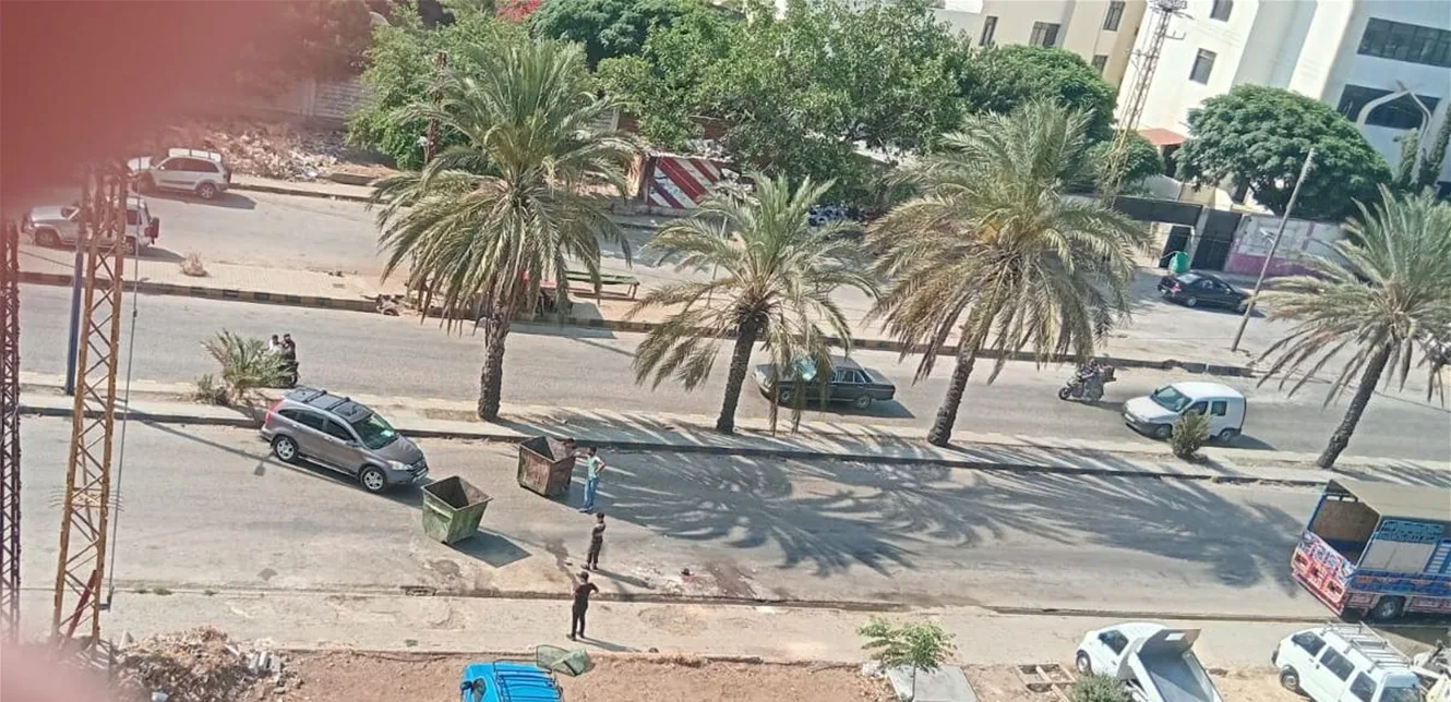 بالصورة.. قطع الطريق الرئيسي في البداوي احتجاجاً على احتجاز سيارته! بالصورة.. قطع الطريق الرئيسي في البداوي احتجاجاً على احتجاز سيارته!