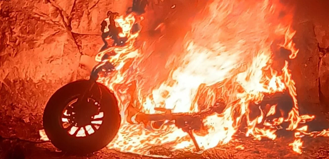 بالفيديو والصور… غارة تستهدف دراجة نارية في النبطية الفوقا وتسجيل إصابة. بالفيديو والصور… غارة تستهدف دراجة نارية في النبطية الفوقا وتسجيل إصابة.