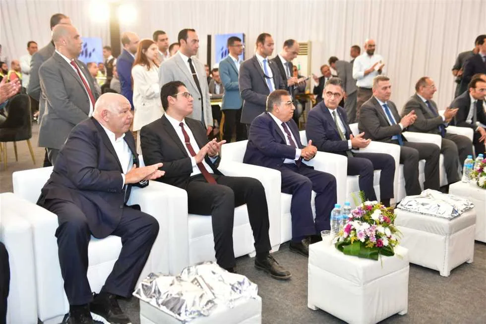 بتكلفة 4 مليارات جنيه.. وزير التموين ومحافظ الدقهلية يزوران المنطقة اللوجستية في المنصورة بتكلفة 4 مليارات جنيه.. وزير التموين ومحافظ الدقهلية يزوران المنطقة اللوجستية في المنصورة