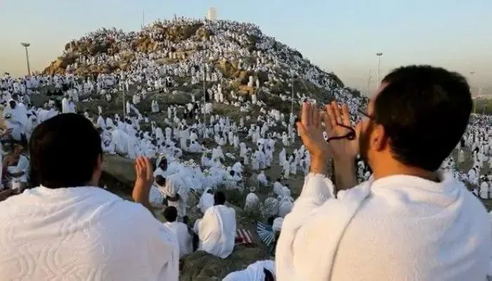 بث حي: تكبيرات الحجيج تملأ أجواء جبل عرفات: “لبيك اللهم لبيك”