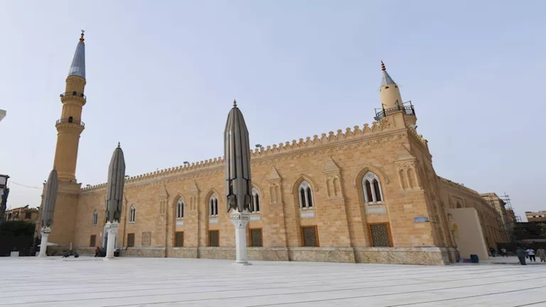 بث حي.. نقل مراسم صلاة الجمعة من مسجد الإمام الحسين