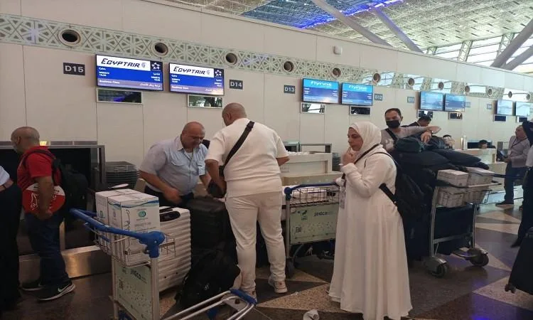 بدء جسر النقل الجوي لإعادة حجاج بيت الله من الأماكن المقدسة بدء جسر النقل الجوي لإعادة حجاج بيت الله من الأماكن المقدسة