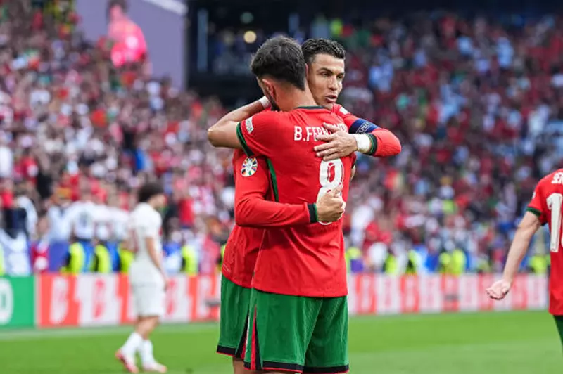 برونو فرنانديز بعد الفوز بدوري الأمم: الانتصار مع البرتغال يحمل طعماً مميزاً برونو فرنانديز بعد الفوز بدوري الأمم: الانتصار مع البرتغال يحمل طعماً مميزاً
