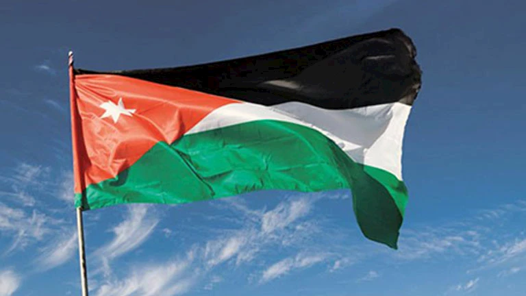 بسبب الصواريخ والطائرات المسيرة.. إطلاق صفارات الإنذار في مناطق بالأردن بسبب الصواريخ والطائرات المسيرة.. إطلاق صفارات الإنذار في مناطق بالأردن