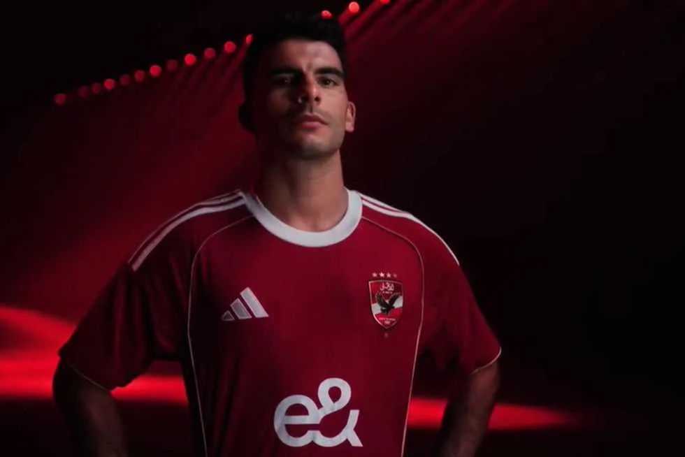 «بشكل مفاجئ في الزمالك».. كيف أعلن الأهلي عن صفقة زيزو للجمهور؟ «بشكل مفاجئ في الزمالك».. كيف أعلن الأهلي عن صفقة زيزو للجمهور؟