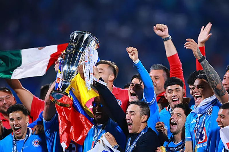 بطل كوبا ليبرتادوريس يبقى واحداً.. كروز أزول يتأهل كخامس إلى كأس إنتركونتيننتال 2025 بطل كوبا ليبرتادوريس يبقى واحداً.. كروز أزول يتأهل كخامس إلى كأس إنتركونتيننتال 2025