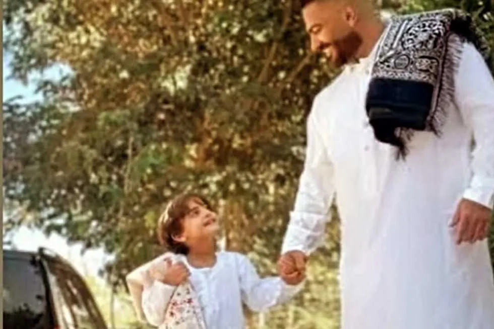 بعد إجرائه عملية جراحية وتدهور حالته الصحية، محمد ثروت يطلب الدعوات لابن تامر حسني. بعد إجرائه عملية جراحية وتدهور حالته الصحية، محمد ثروت يطلب الدعوات لابن تامر حسني.