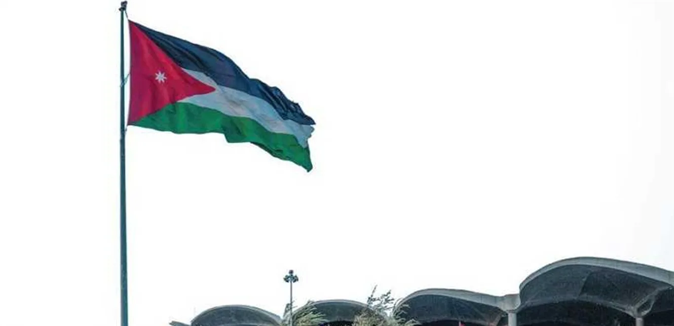 بعد إغلاقه يوم أمس، الأردن يعلن عن استئناف حركة الطيران في مجاله الجوي. بعد إغلاقه يوم أمس، الأردن يعلن عن استئناف حركة الطيران في مجاله الجوي.