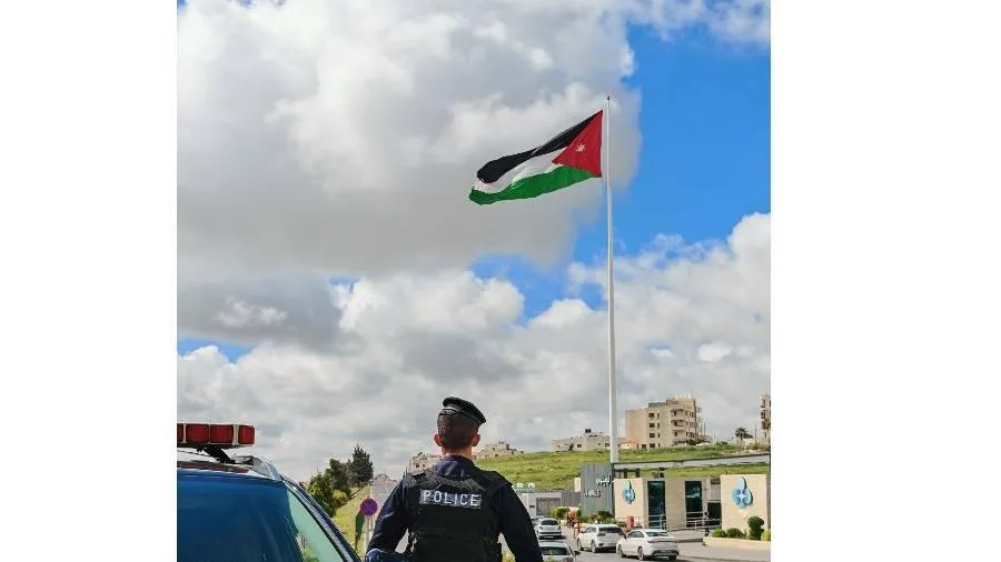 بعد اكتشاف طائرات في أجواء المملكة.. الأمن العام الأردني يعلن انتهاء فترة التنبيه. بعد اكتشاف طائرات في أجواء المملكة.. الأمن العام الأردني يعلن انتهاء فترة التنبيه.