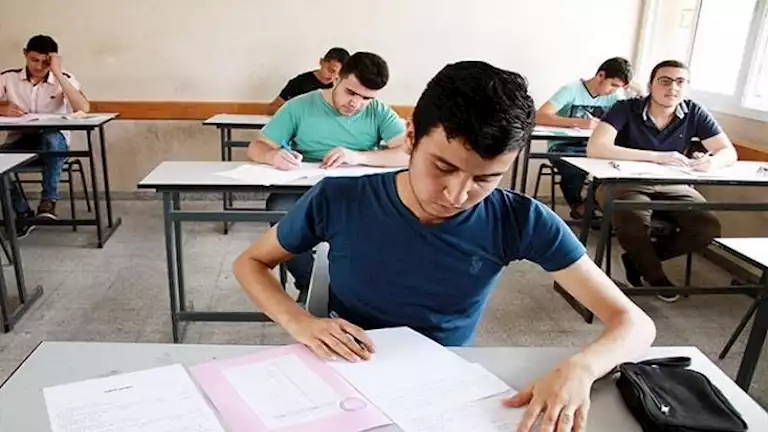 بعد انتشار أسئلة الفرنسية، تصريح من وزارة التعليم حول الغش في لجان الثانوية العامة. بعد انتشار أسئلة الفرنسية، تصريح من وزارة التعليم حول الغش في لجان الثانوية العامة.