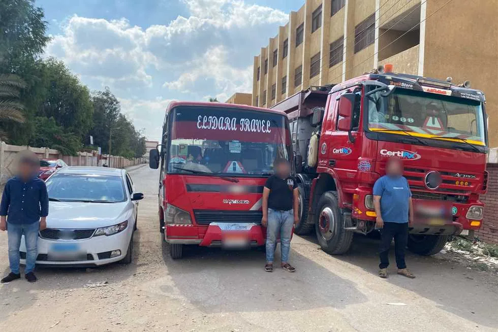 بعد انتشار الفيديو… «الداخلية»: القبض على 3 سائقين قادوا عكس الاتجاه في «المنصورة – كفر شكر» بعد انتشار الفيديو… «الداخلية»: القبض على 3 سائقين قادوا عكس الاتجاه في «المنصورة – كفر شكر»