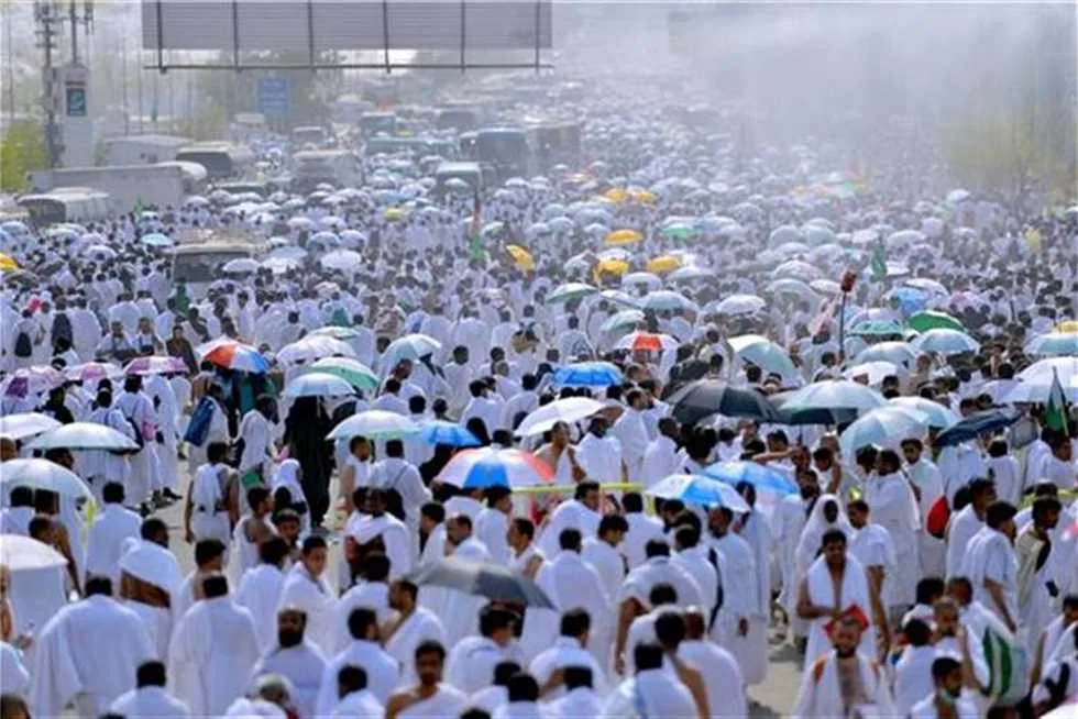 بعد انتهاء فريضة منى، الحجاج يتوجهون الآن إلى مشعر عرفات (فيديو) بعد انتهاء فريضة منى، الحجاج يتوجهون الآن إلى مشعر عرفات (فيديو)