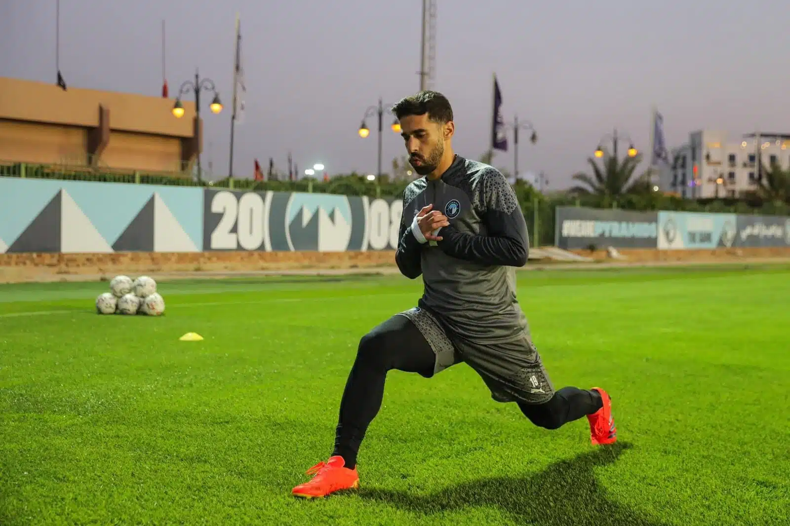 بعد اهتمام الأهلي، الزمالك يسعى لتأمين توقيع بديل لعبد الله السعيد. بعد اهتمام الأهلي، الزمالك يسعى لتأمين توقيع بديل لعبد الله السعيد.