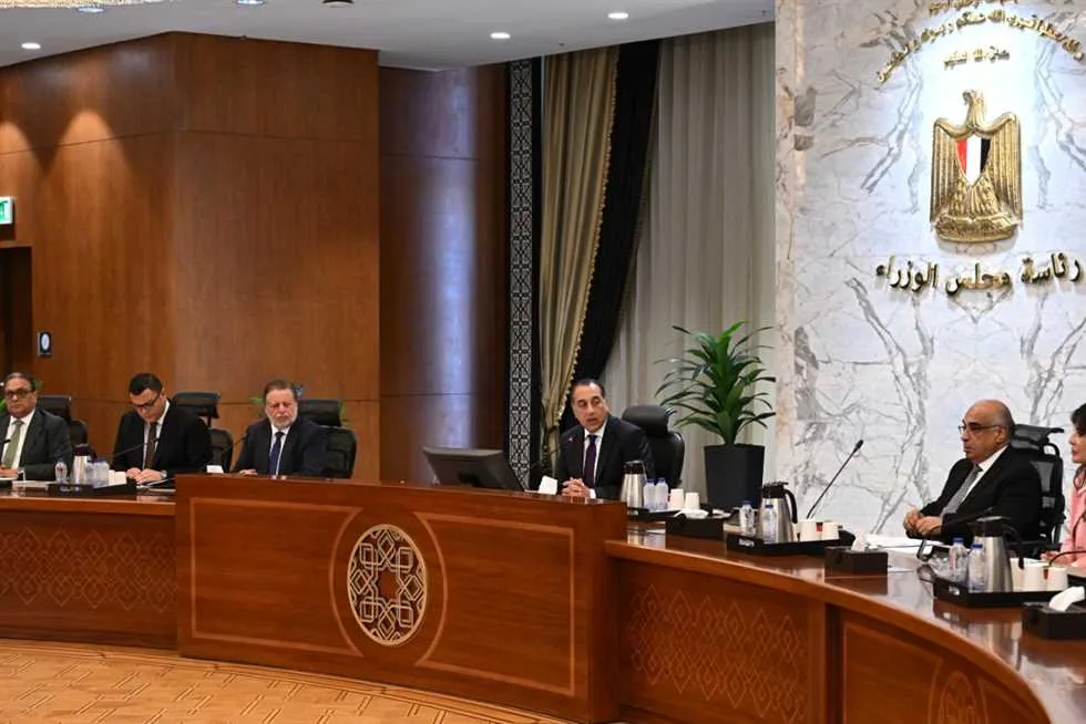 بعد متابعة صفقات البيع بالدولار في الخارج .. توجيه هام من رئيس الحكومة للمطورين العقاريين بعد متابعة صفقات البيع بالدولار في الخارج .. توجيه هام من رئيس الحكومة للمطورين العقاريين