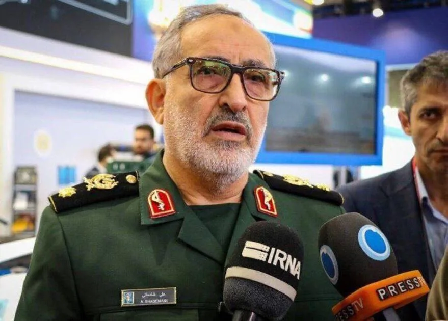 بعد يومين من توليه المنصب، إسرائيل تقتل رئيس الأركان الإيراني الجديد علي شادماني. بعد يومين من توليه المنصب، إسرائيل تقتل رئيس الأركان الإيراني الجديد علي شادماني.