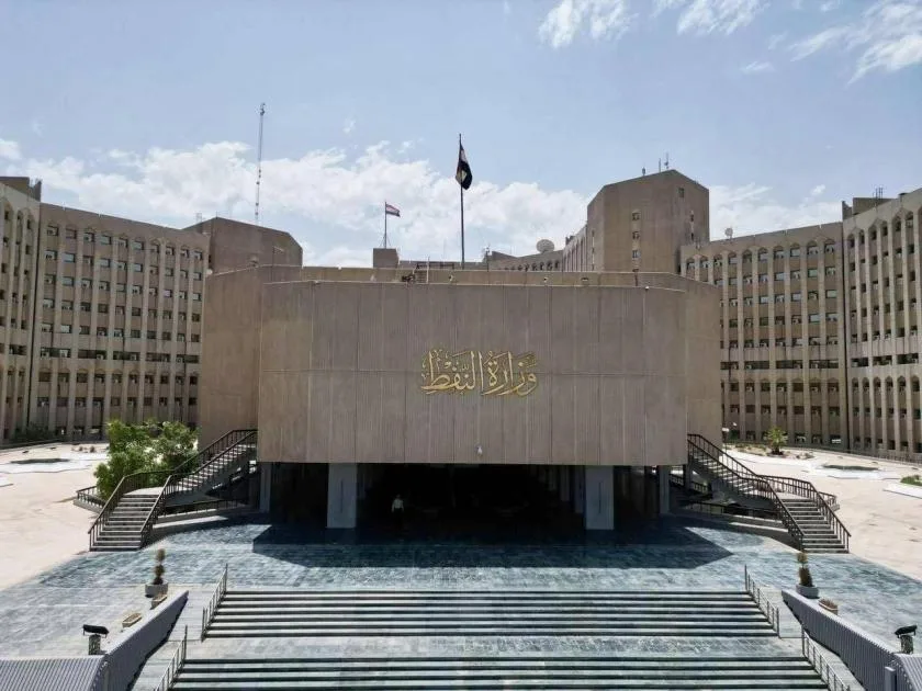 بغداد تطالب حكومة كردستان بالوفاء بالدستور وتسليم مواردها إلى وزارة النفط العراقية. بغداد تطالب حكومة كردستان بالوفاء بالدستور وتسليم مواردها إلى وزارة النفط العراقية.