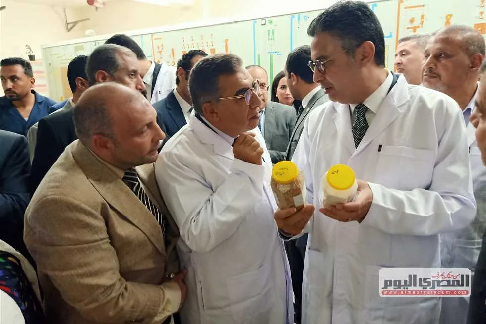 بـ315 طنًا من القمح يوميًا.. وزير التموين ومحافظ الدقهلية يتابعان عملية توريد القمح في صومعة سندوب بـ315 طنًا من القمح يوميًا.. وزير التموين ومحافظ الدقهلية يتابعان عملية توريد القمح في صومعة سندوب