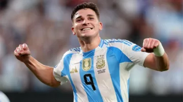 بفضل تألق ألفاريز، الأرجنتين تتجاوز تشيلي في تصفيات كأس العالم 2026