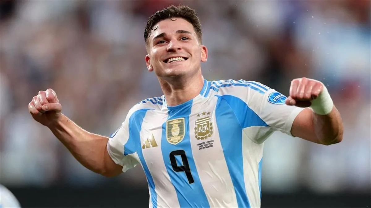 بفضل تألق ألفاريز، الأرجنتين تتجاوز تشيلي في تصفيات كأس العالم 2026 بفضل تألق ألفاريز، الأرجنتين تتجاوز تشيلي في تصفيات كأس العالم 2026