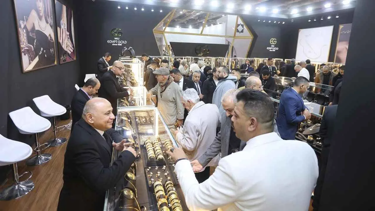 بفعل الضغوط العالمية.. انخفاض سعر الذهب «عيار 21» إلى 4890 جنيها في مصر بفعل الضغوط العالمية.. انخفاض سعر الذهب «عيار 21» إلى 4890 جنيها في مصر