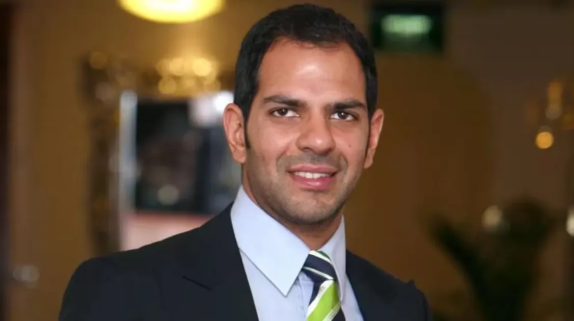 «بلعته».. نحلة غير متوقعة تودي بحياة الملياردير الهندي سانجاي كابور «بلعته».. نحلة غير متوقعة تودي بحياة الملياردير الهندي سانجاي كابور
