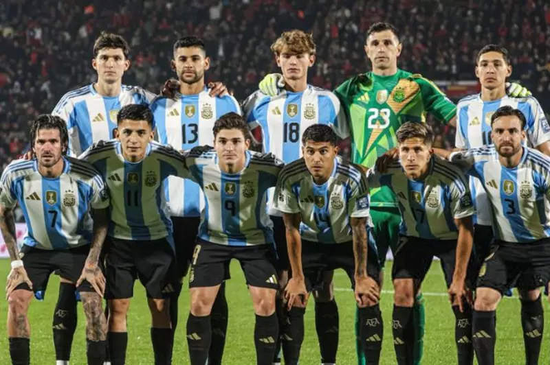 بوجود ميسي “البديل” وماستانتونو “الأصغر”، الأرجنتين تتفوق على تشيلي في تصفيات كأس العالم. بوجود ميسي “البديل” وماستانتونو “الأصغر”، الأرجنتين تتفوق على تشيلي في تصفيات كأس العالم.