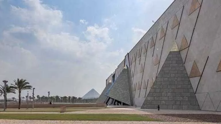 بيان مهم من وزارة السياحة حول تأجيل افتتاح المتحف المصري الكبير بيان مهم من وزارة السياحة حول تأجيل افتتاح المتحف المصري الكبير