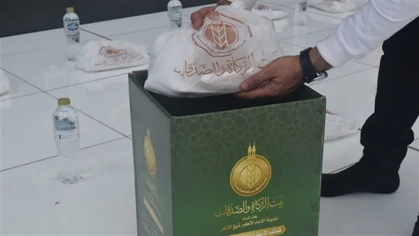 بيت الزكاة يقدم أكثر من 6000 وجبة إفطار للصائمين في الجامع الأزهر