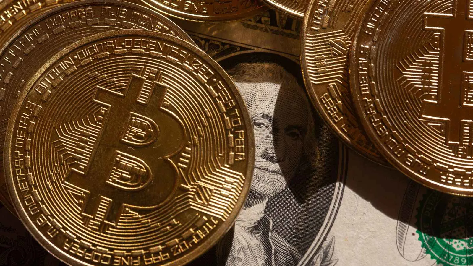 بيتكوين تعود إلى مستوى 107 آلاف دولار للمرة الأولى منذ نهاية مايو بيتكوين تعود إلى مستوى 107 آلاف دولار للمرة الأولى منذ نهاية مايو