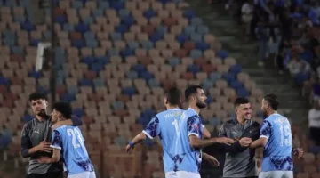 بيراميدز يتفوق على الزمالك بهدف واحد دون رد في الشوط الأول من نهائي كأس مصر.