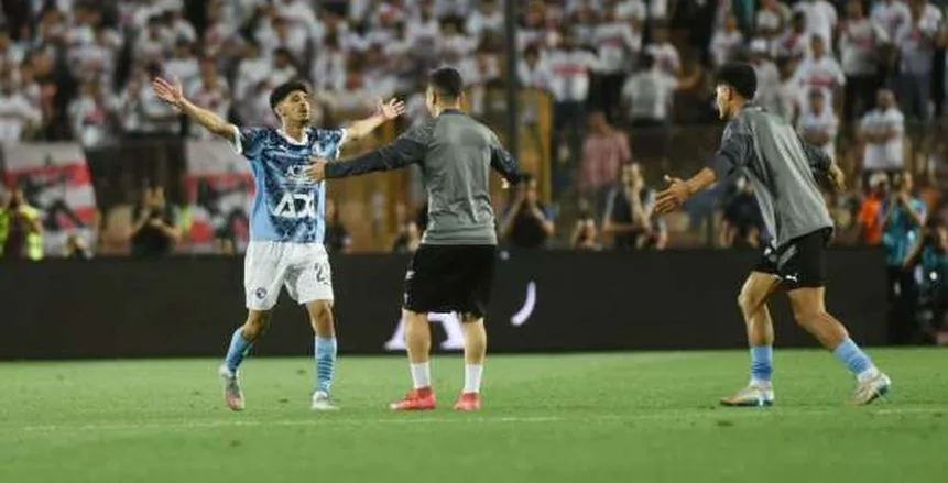 بيراميدز يقترب من الفوز بكأس مصر بعد تقدمهم على الزمالك في الشوط الأول. بيراميدز يقترب من الفوز بكأس مصر بعد تقدمهم على الزمالك في الشوط الأول.